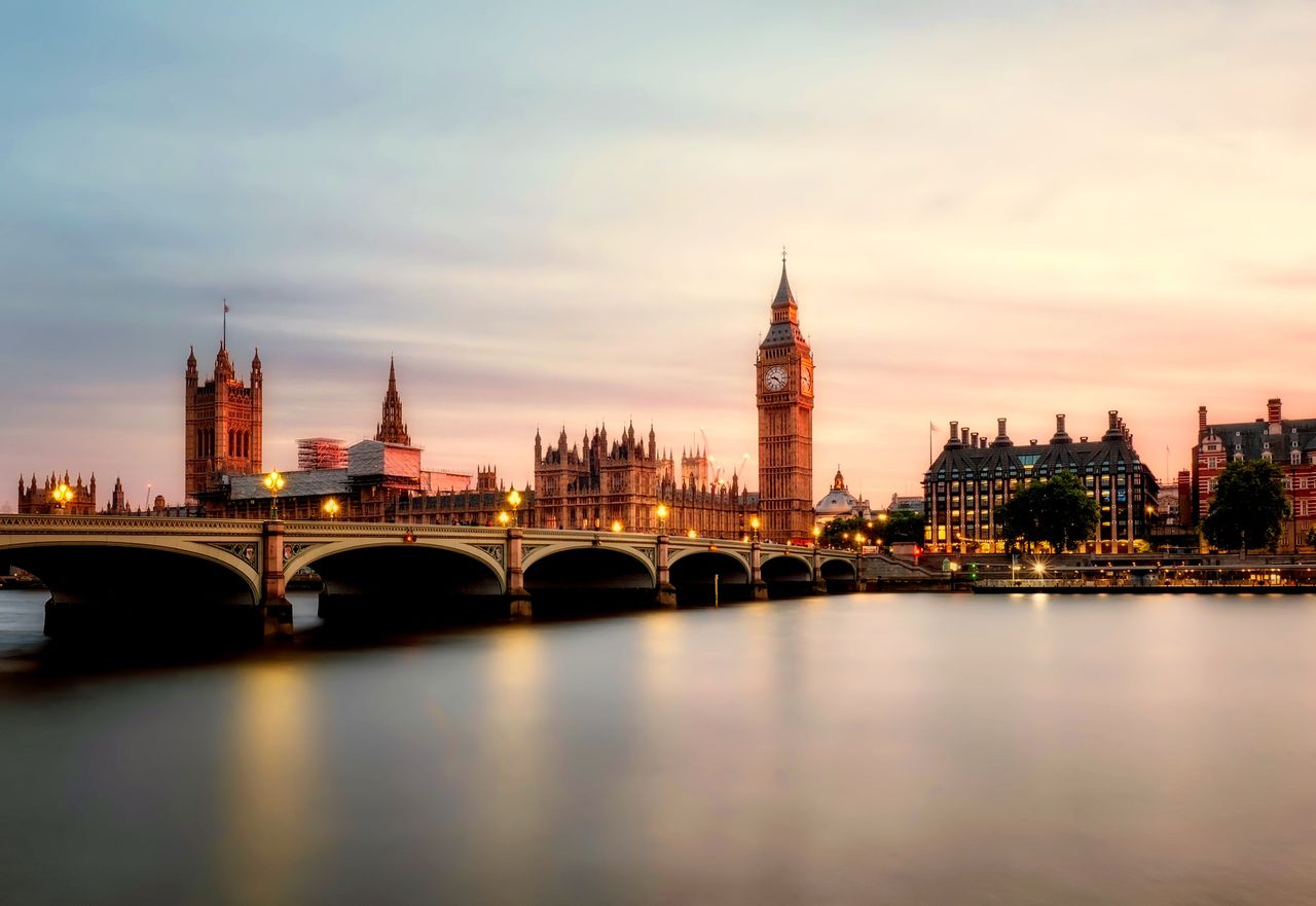 全球机构跨地区服务衔接示意
